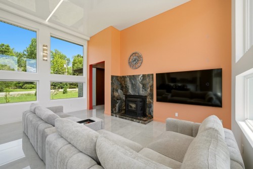 Salon - 26 Rue Stone Haven, Lac-Brome, QC 