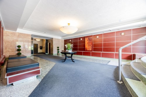 Réception - 203-575 Av. Glengarry, Mont-Royal, QC 