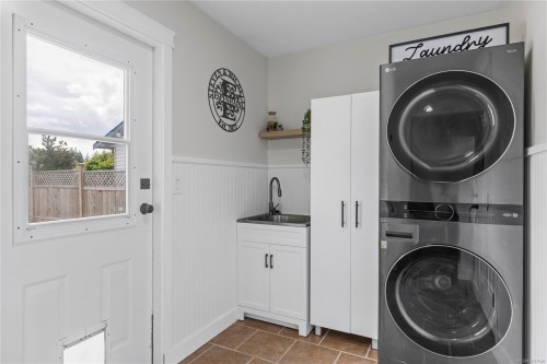 740 Phillips St, Parksville, BC 