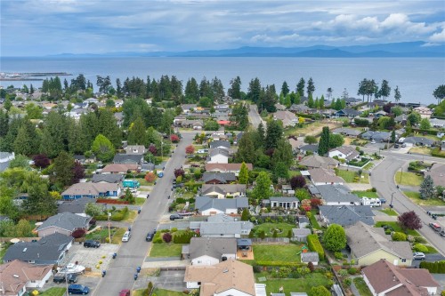 740 Phillips St, Parksville, BC 