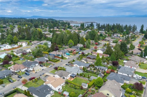 740 Phillips St, Parksville, BC 