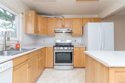 2912 Phipps Rd, Langford, BC 