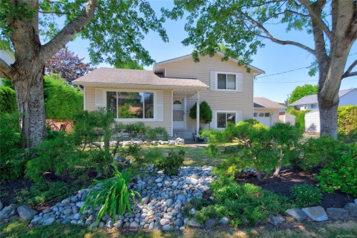 677 Somenos Dr, Comox, BC 