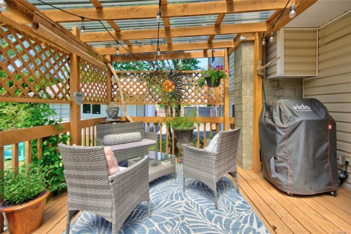 677 Somenos Dr, Comox, BC 