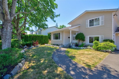677 Somenos Dr, Comox, BC 