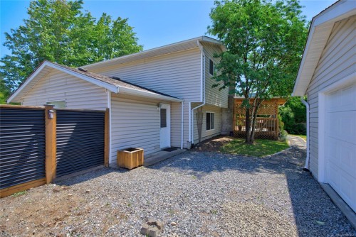 677 Somenos Dr, Comox, BC 