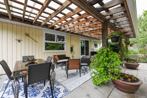 2136 Bolt Ave, Comox, BC 