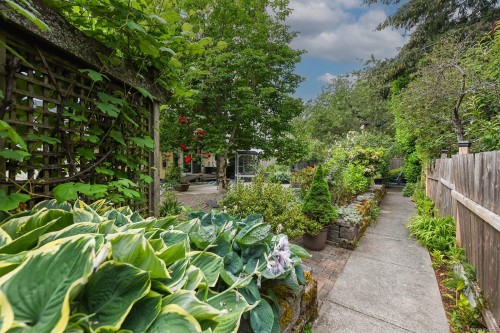 2136 Bolt Ave, Comox, BC 