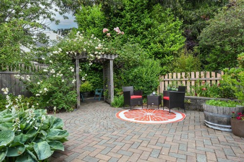 2136 Bolt Ave, Comox, BC 