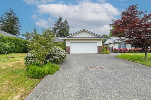2136 Bolt Ave, Comox, BC 