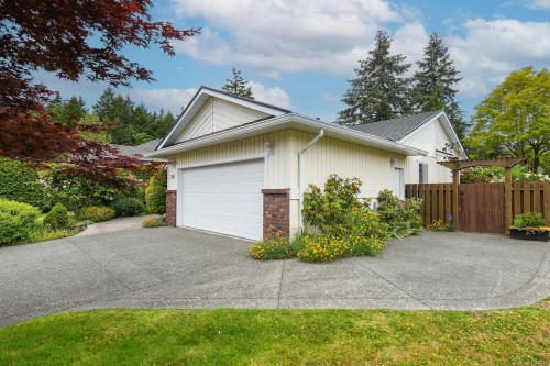 2136 Bolt Ave, Comox, BC 
