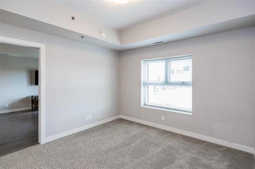 211-80 Barnes St, Winnipeg, MB 