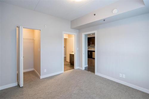 211-80 Barnes St, Winnipeg, MB 