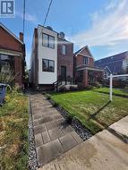 11 MORLAND ROAD Toronto, ON M6S 2M7