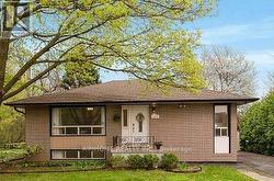 2076 CONSTANCE DRIVE Oakville, ON L6J 2V7