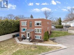 5 - 54 CENTENNIAL BOULEVARD Ottawa, ON K1S 0M9