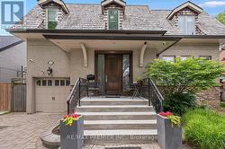 35 YORKDALE CRESCENT Toronto, ON M9M 1C2