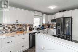 Beautiful updated kitchen - 