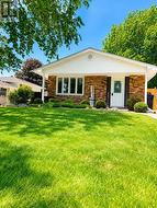 565 PLYMPTON STREET Plympton-Wyoming, ON N0N 1T0