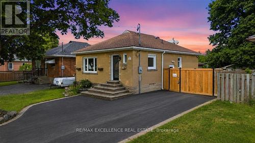 627 UPPER SHERMAN AVENUE  Hamilton, ON L8V 3M4