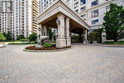 501 - 9235 JANE STREET Vaughan, ON L6A 0J8