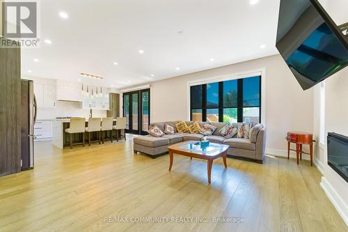 856 Kennedy Road, Toronto, ON 