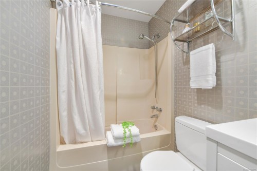 #301-2490 Bevan Ave, Sidney, BC 