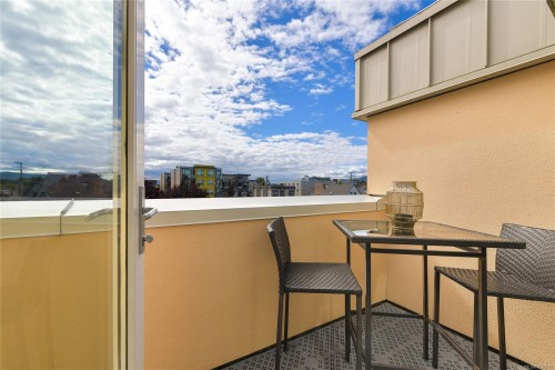 #301-2490 Bevan Ave, Sidney, BC 