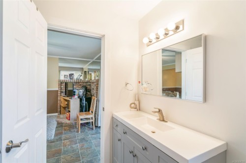 5954 Broadway Rd, Nanaimo, BC 
