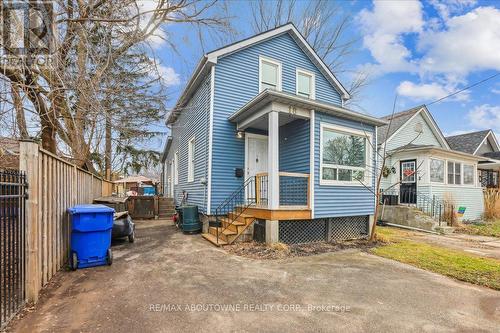 18 LINWOOD STREET  St. Catharines, ON L2R 1H3