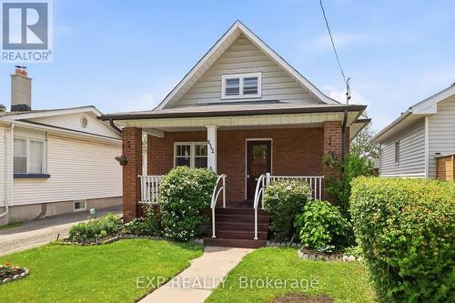 652 HORTOP STREET  Oshawa, ON L1G 4N5
