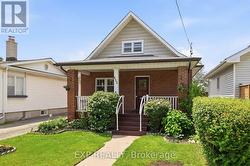 652 HORTOP STREET Oshawa, ON L1G 4N5