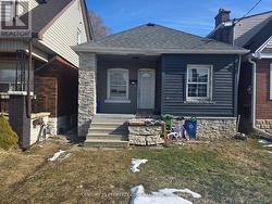 116 BARONS AVENUE N  Hamilton, ON L8H 5A7