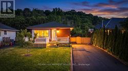 17 ALBA STREET  Hamilton, ON L8G 1N9