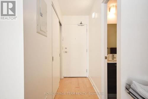 726 - 349 MCLEOD STREET , Ottawa, Ontario K2P 0S1 5