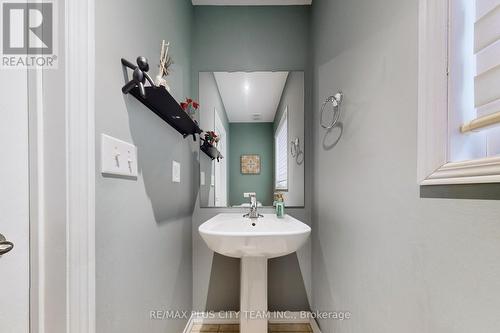16 Edison Way, Whitby, ON 
