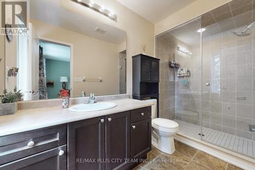 16 Edison Way, Whitby, ON 