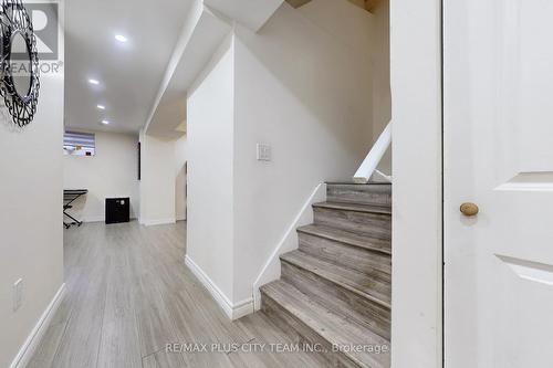 16 Edison Way, Whitby, ON 