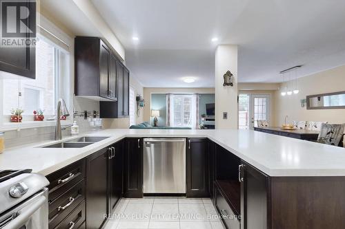 16 Edison Way, Whitby, ON 