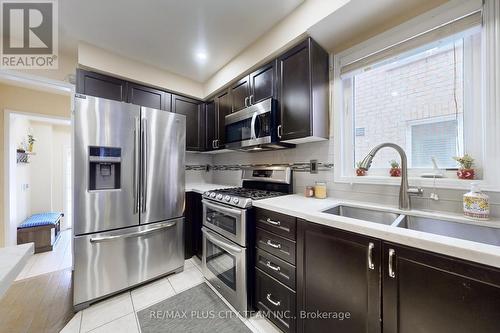 16 Edison Way, Whitby, ON 