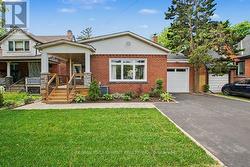 72 MOUNTAIN PARK AVENUE  Hamilton, ON L9A 1A3