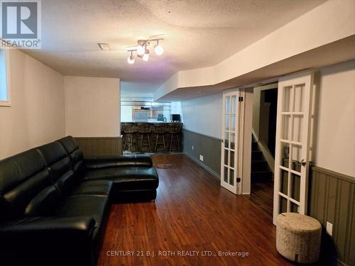 105 Chieftain Crescent, Barrie, ON 