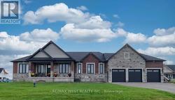 7 HORIZON COURT Kawartha Lakes, ON L0A 1A0