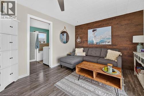 12075 Augustine Road, Wainfleet, ON - Indoor Photo Showing Living Room