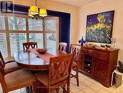 Dinette with bay window - 