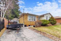 541 WINGROVE CRESCENT Oakville, ON L6L 4R7