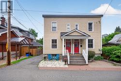 140 RIVER LANE  Ottawa, ON K1M 1T1