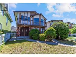 2986 E 3RD AVENUE  Vancouver, BC V5M 1H8