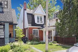 73 HOCKEN AVENUE Toronto, ON M6G 2K1