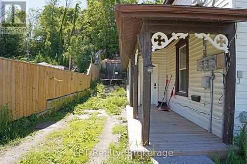 726 BERFORD STREET , South Bruce Peninsula, Ontario N0H 2T0 2